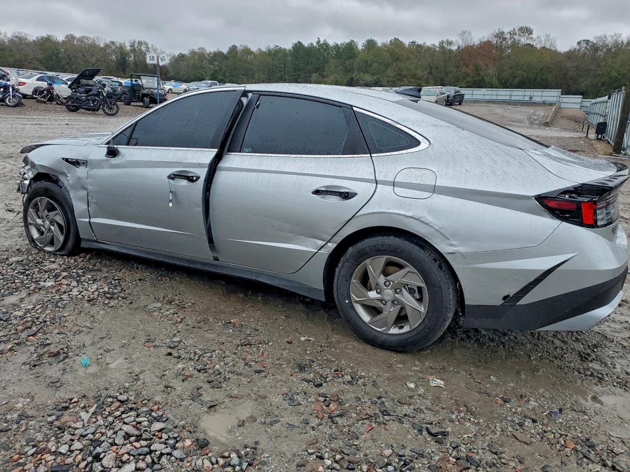 2026 HYUNDAI SONATA SE photo 3
