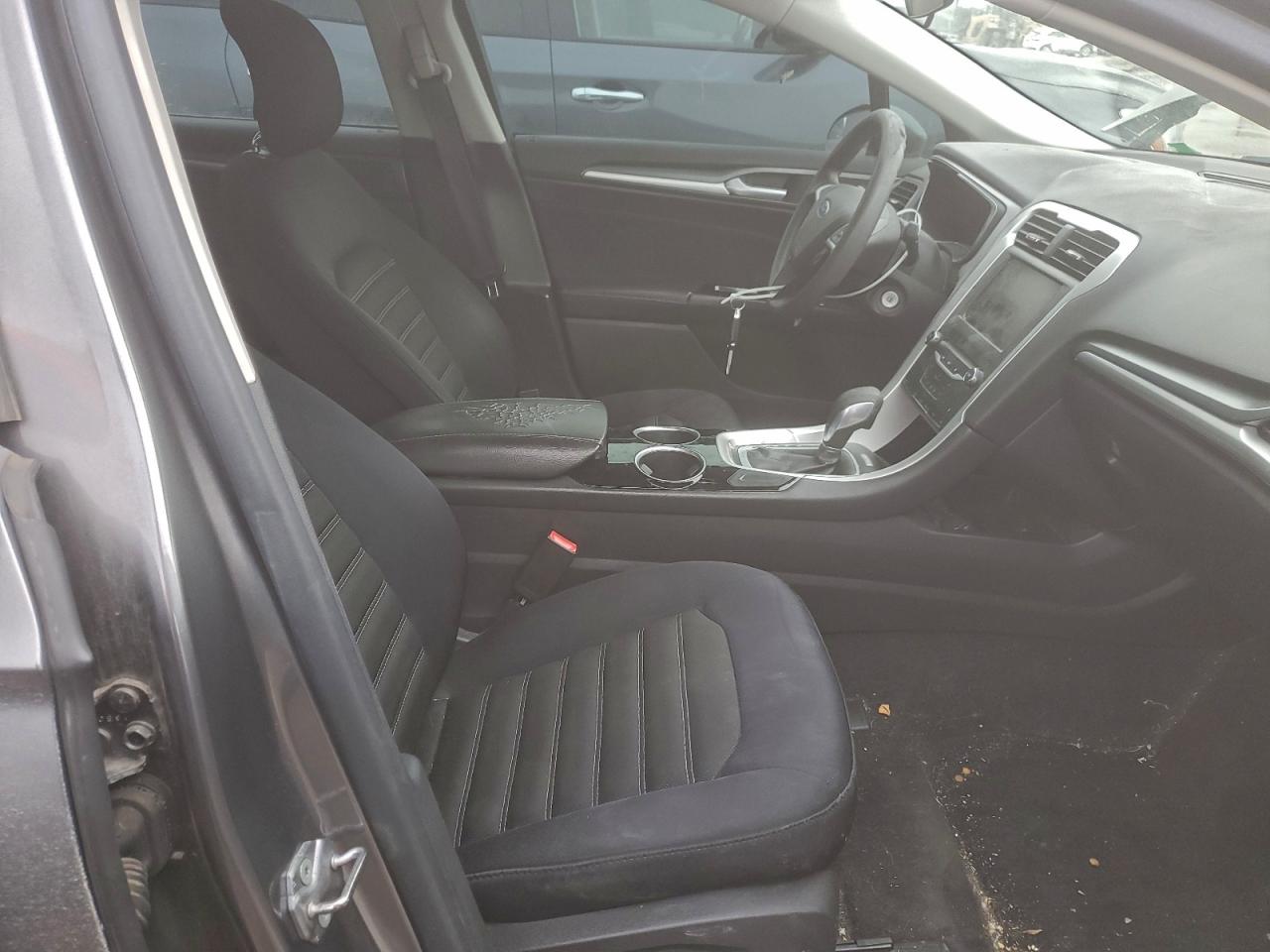 2013 FORD FUSION SE photo 19