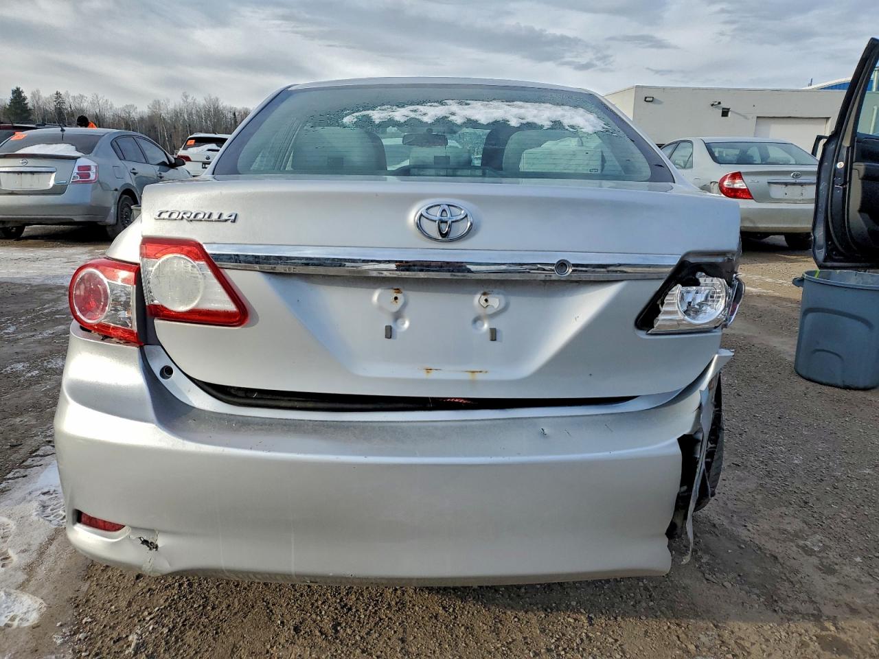2013 TOYOTA COROLLA photo 6