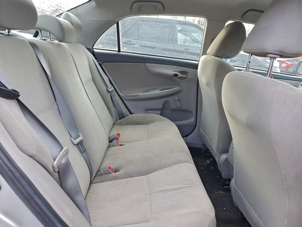 2013 TOYOTA COROLLA photo 10