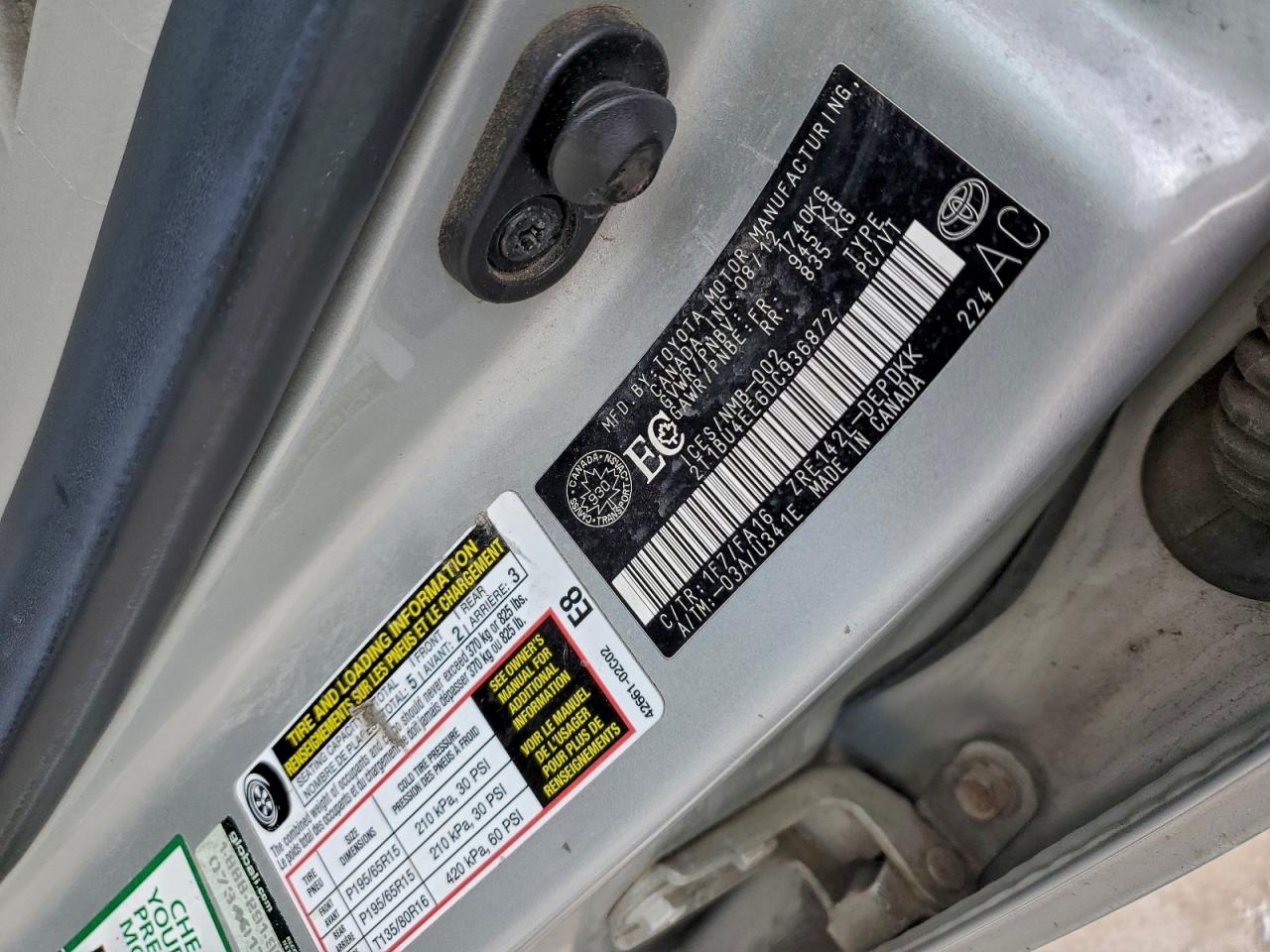 2013 TOYOTA COROLLA photo 12
