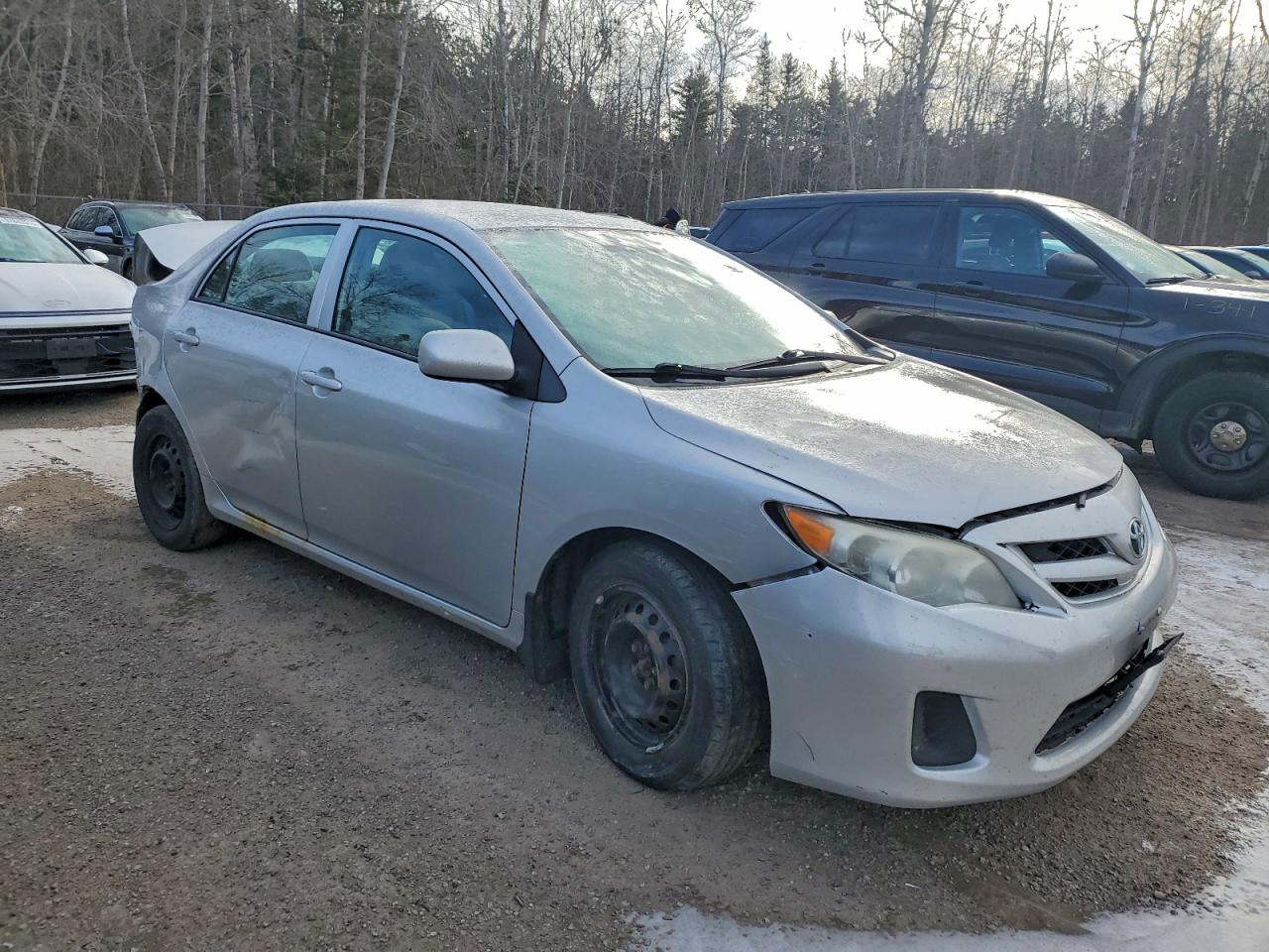 2013 TOYOTA COROLLA photo 4