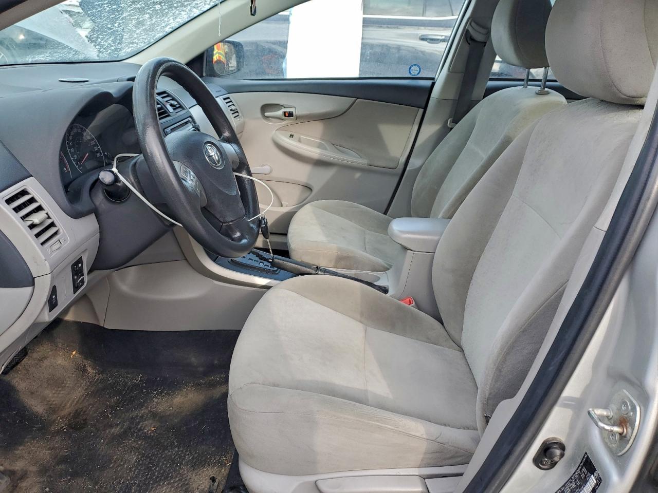 2013 TOYOTA COROLLA photo 7
