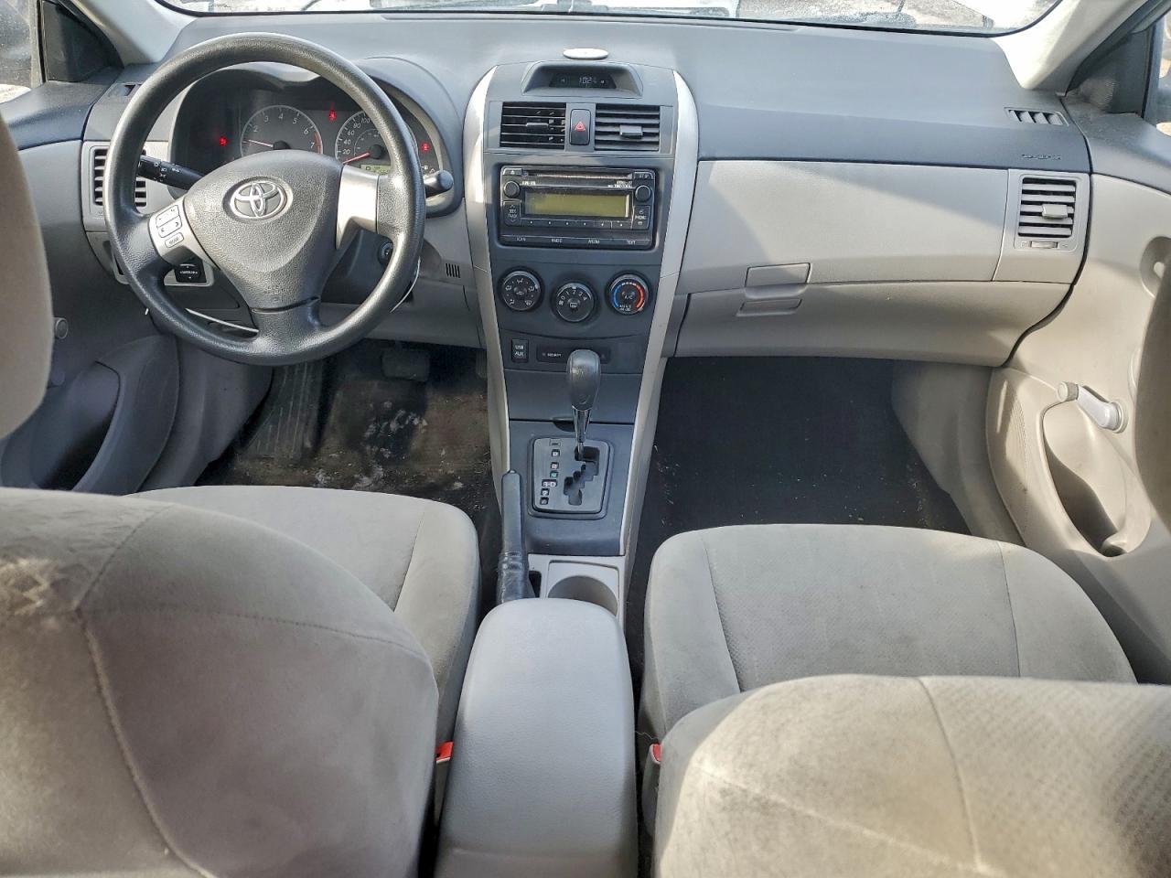 2013 TOYOTA COROLLA photo 8