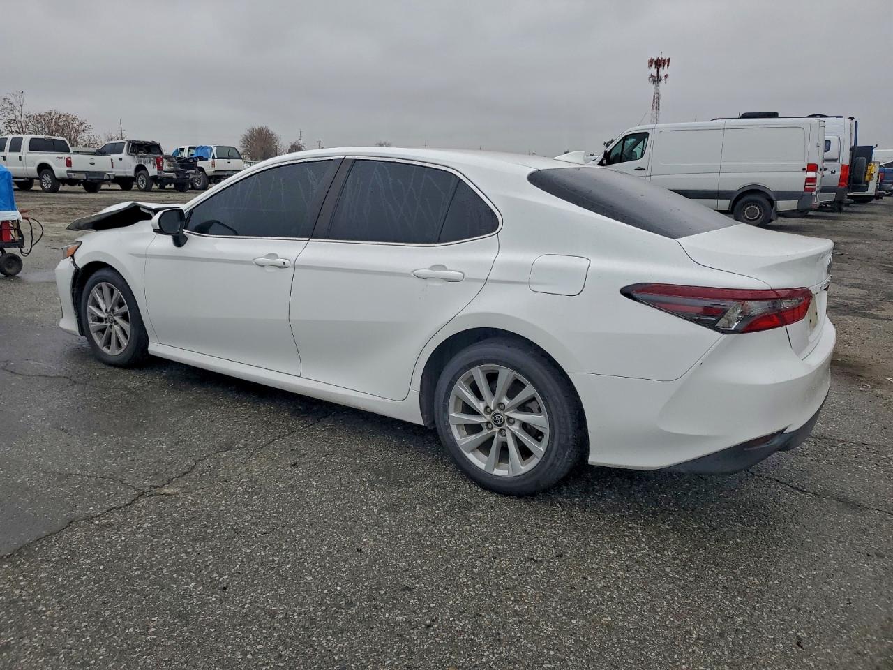 2022 TOYOTA CAMRY LE photo 2
