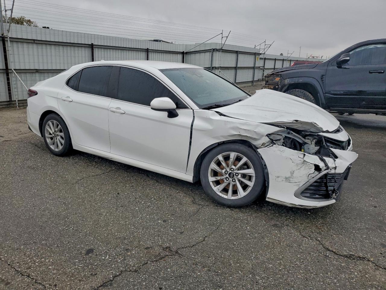 2022 TOYOTA CAMRY LE photo 4