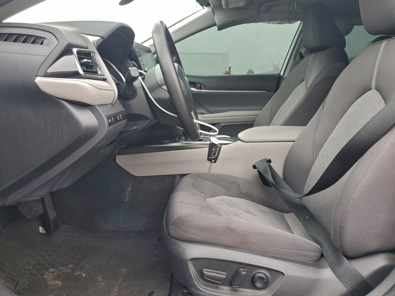 2022 TOYOTA CAMRY LE photo 7
