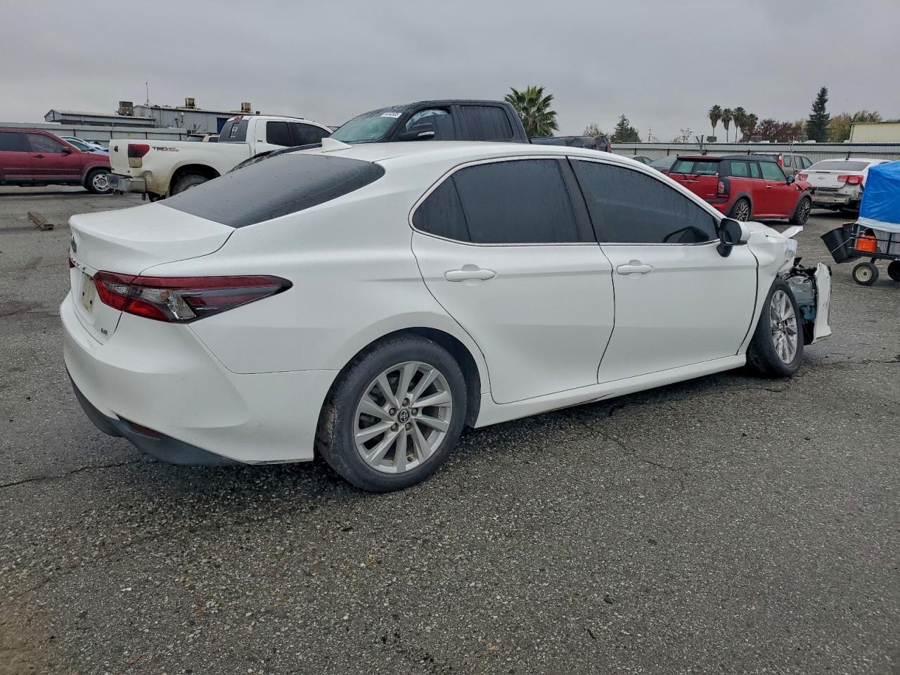 2022 TOYOTA CAMRY LE photo 3