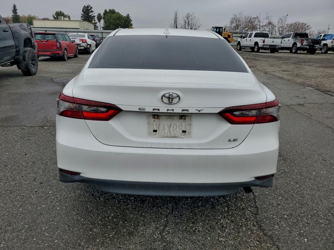 2022 TOYOTA CAMRY LE photo 6