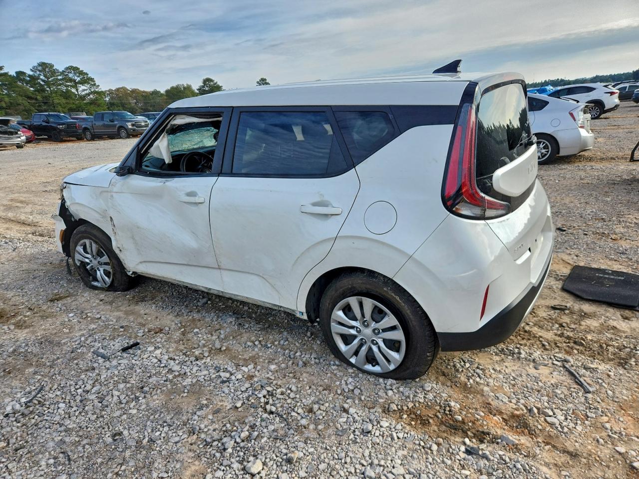 2024 KIA SOUL LX photo 3