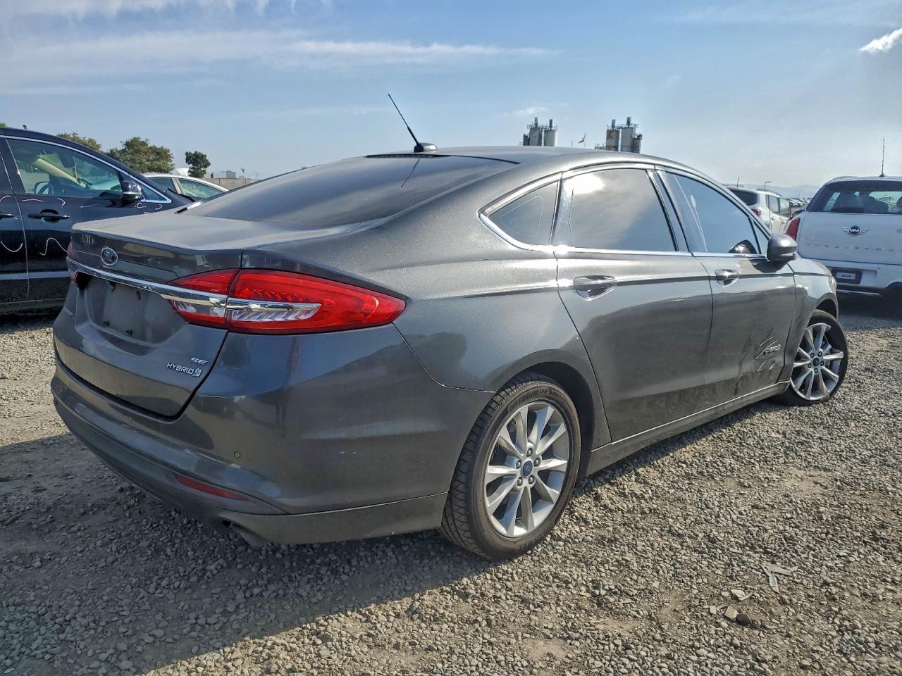 2017 FORD FUSION SE HYBRID photo 3