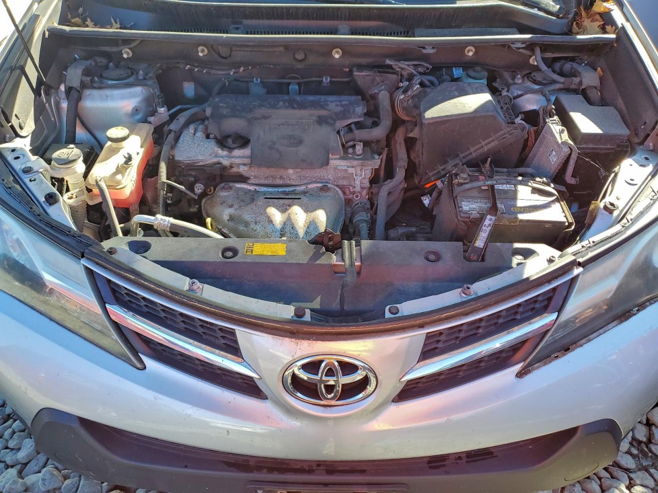 2015 TOYOTA RAV4 XLE photo 12