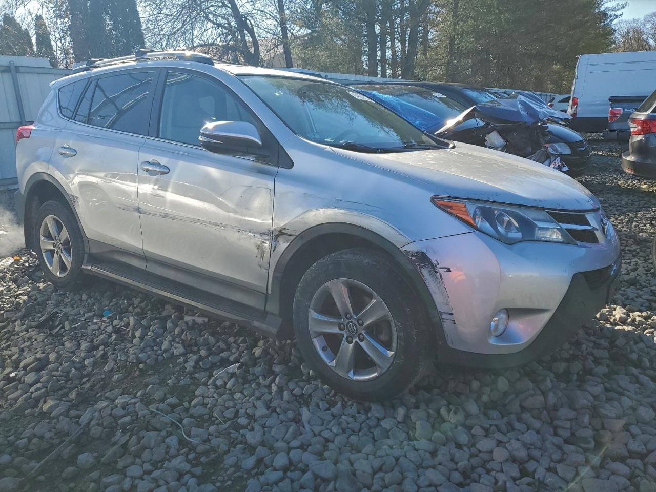 2015 TOYOTA RAV4 XLE photo 4