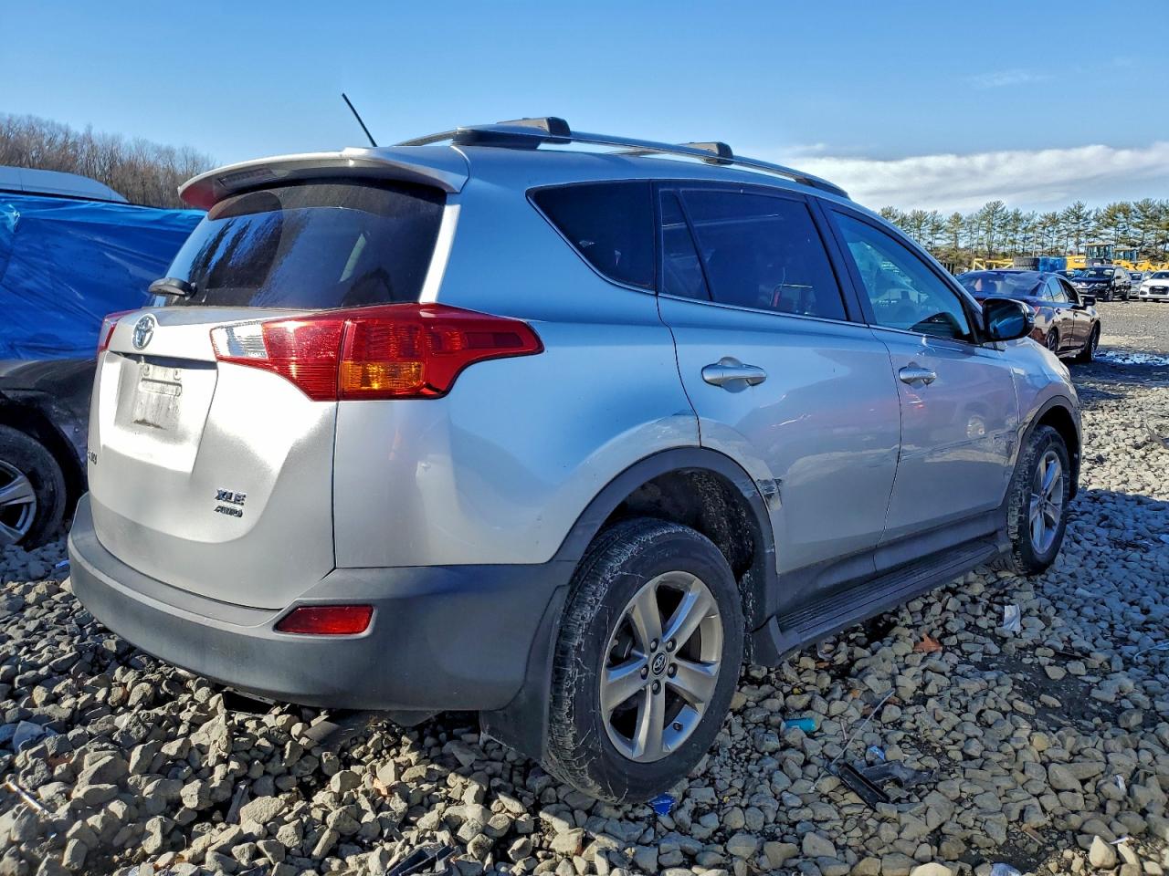 2015 TOYOTA RAV4 XLE photo 3