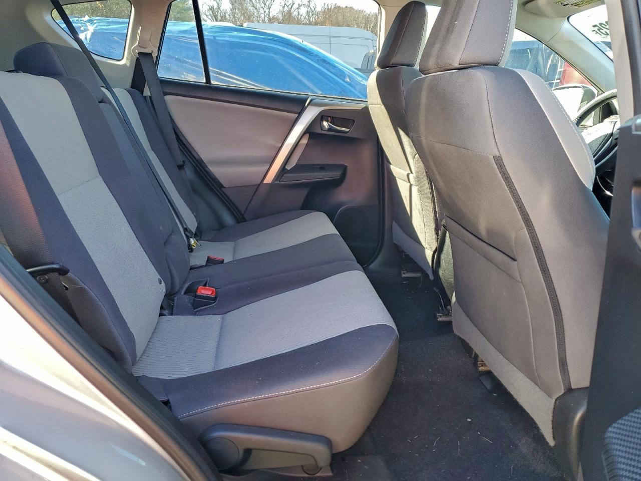 2015 TOYOTA RAV4 XLE photo 11