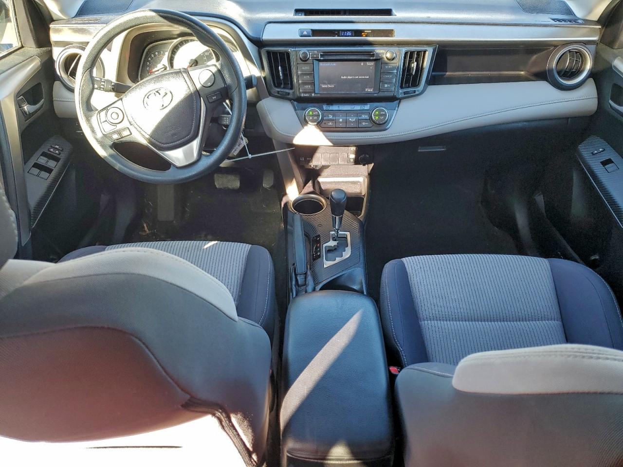 2015 TOYOTA RAV4 XLE photo 8