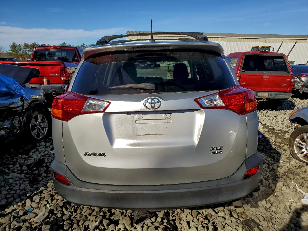 2015 TOYOTA RAV4 XLE photo 6