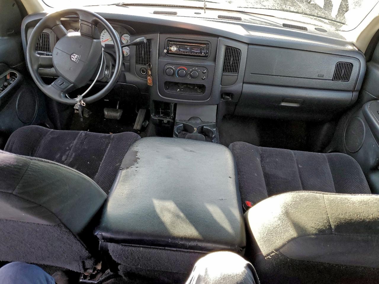 2004 DODGE RAM 1500 ST photo 8
