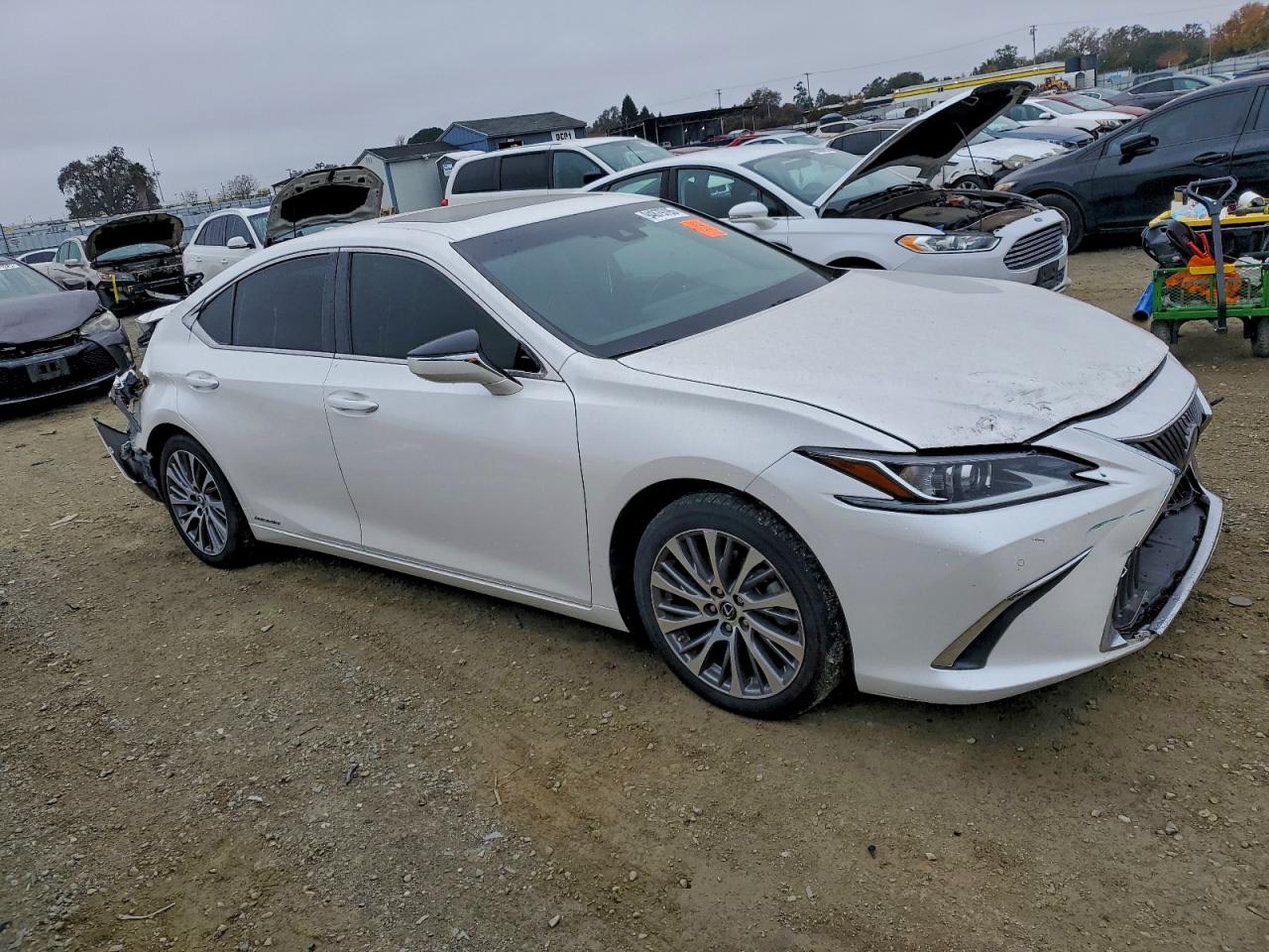 2021 LEXUS ES 300H photo 4