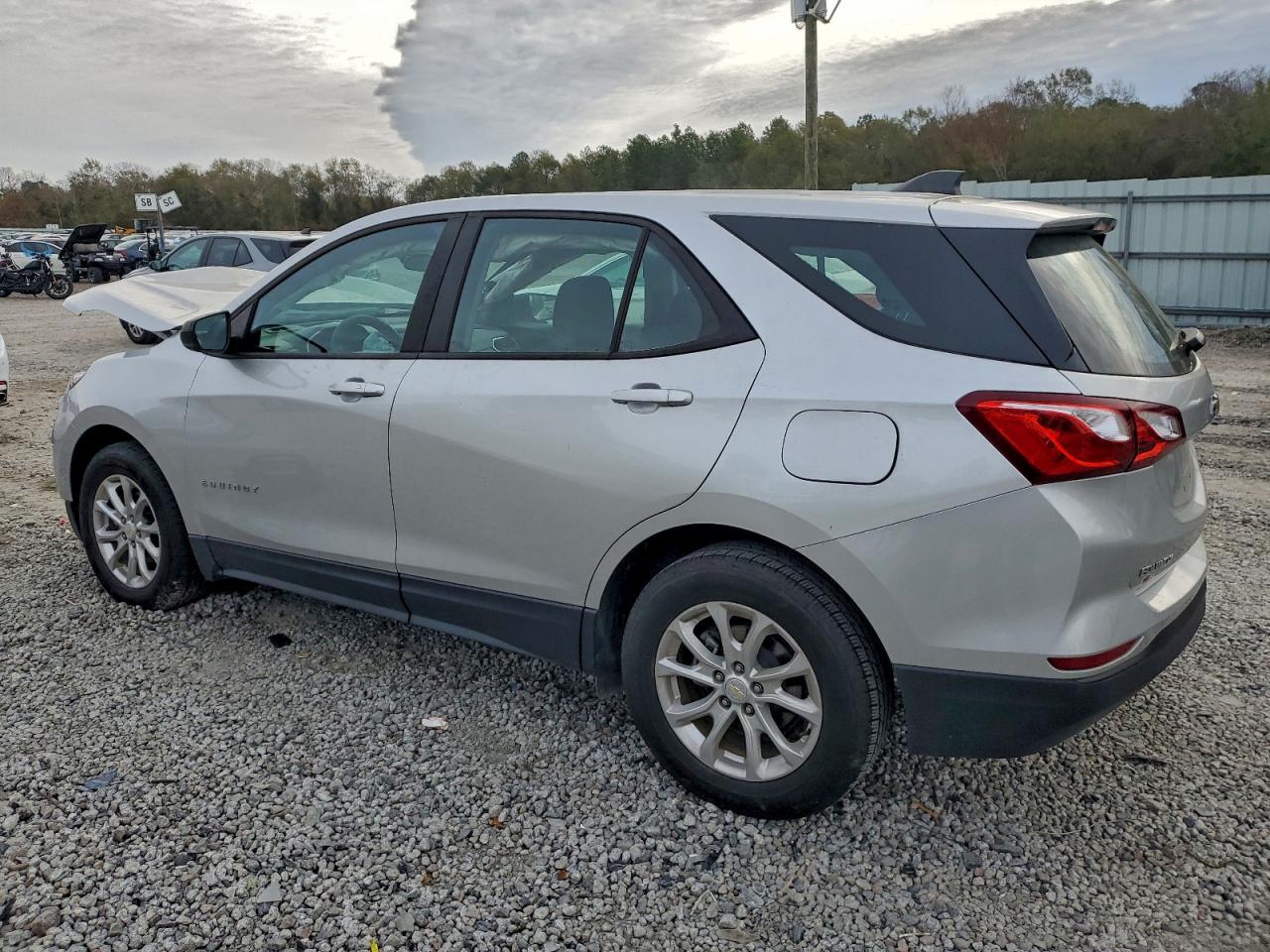 2021 CHEVROLET EQUINOX LS photo 2