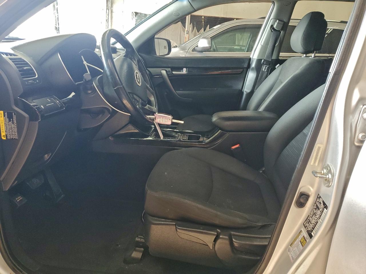2015 KIA SORENTO LX photo 19