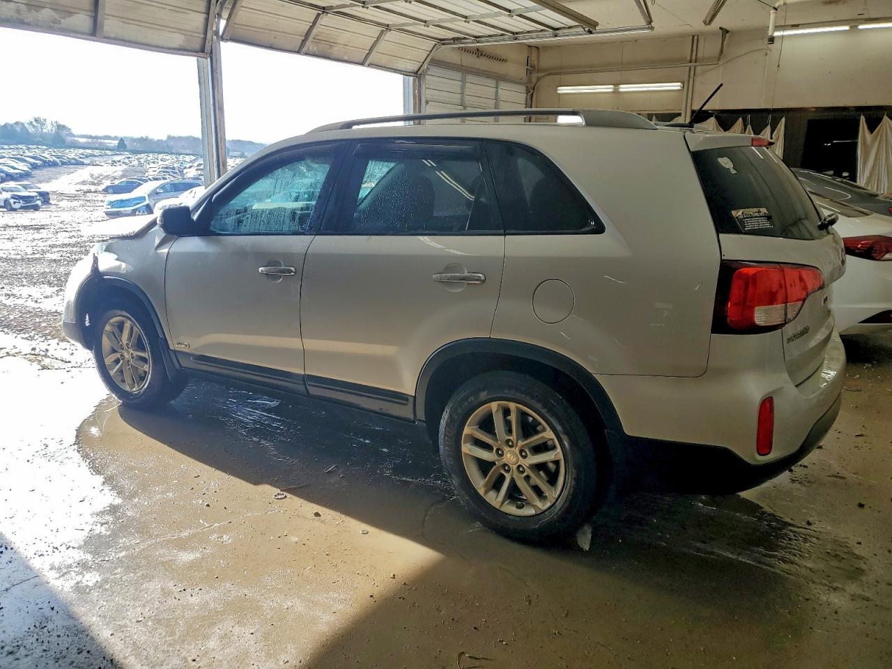 2015 KIA SORENTO LX photo 4