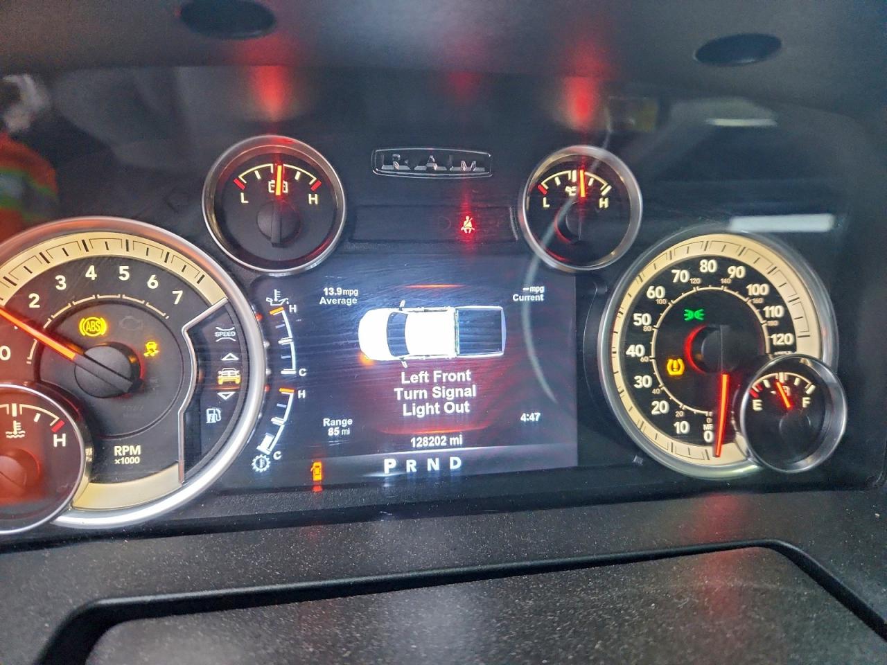 2015 RAM 1500 SLT photo 17