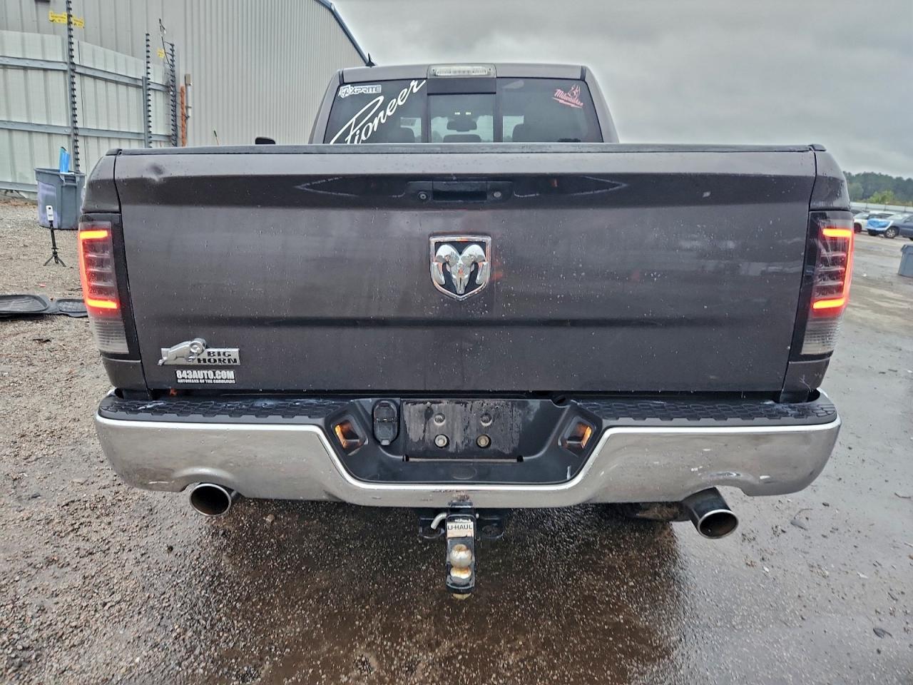 2015 RAM 1500 SLT photo 11