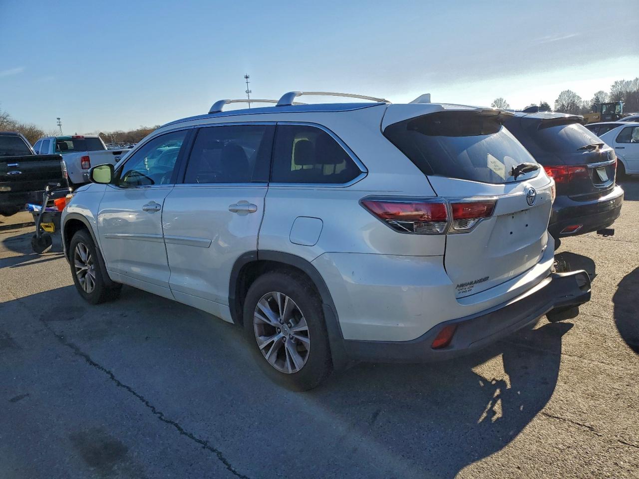 2014 TOYOTA HIGHLANDER XLE photo 3