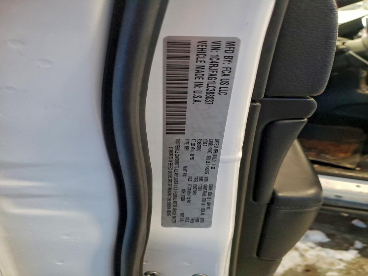 2020 JEEP GRAND CHEROKEE LAREDO photo 27