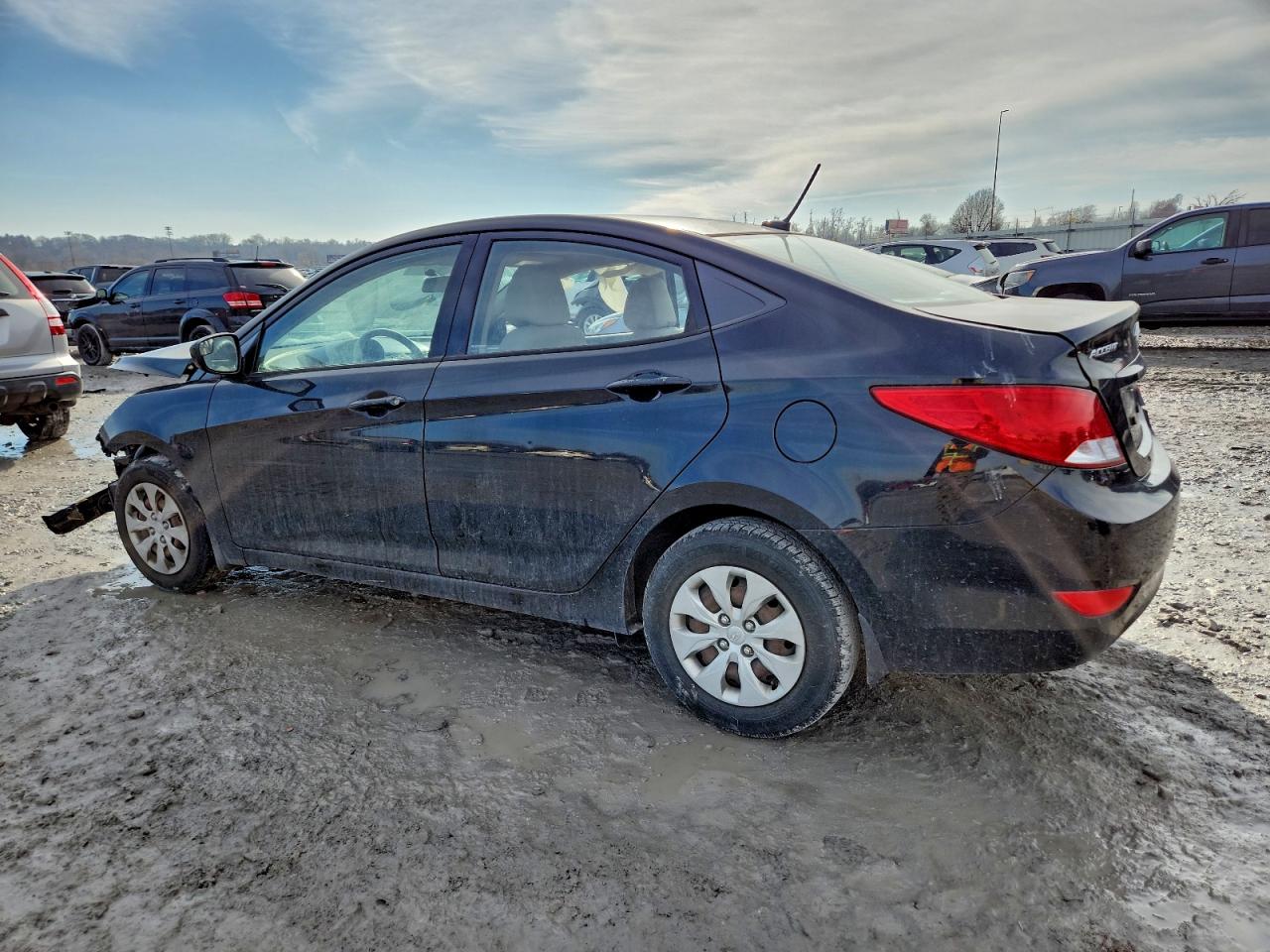 2015 HYUNDAI ACCENT photo 2