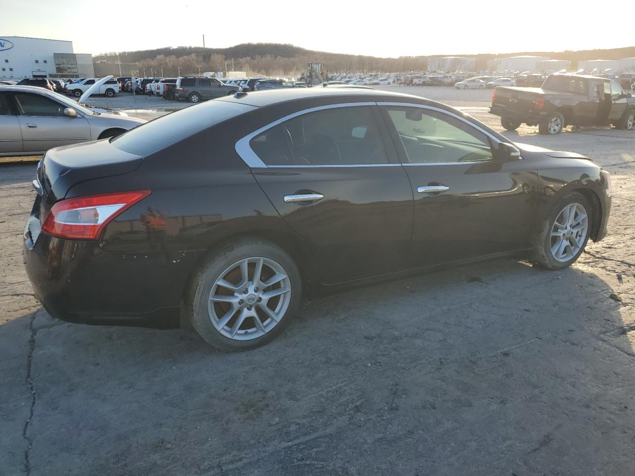 2011 NISSAN MAXIMA S photo 5