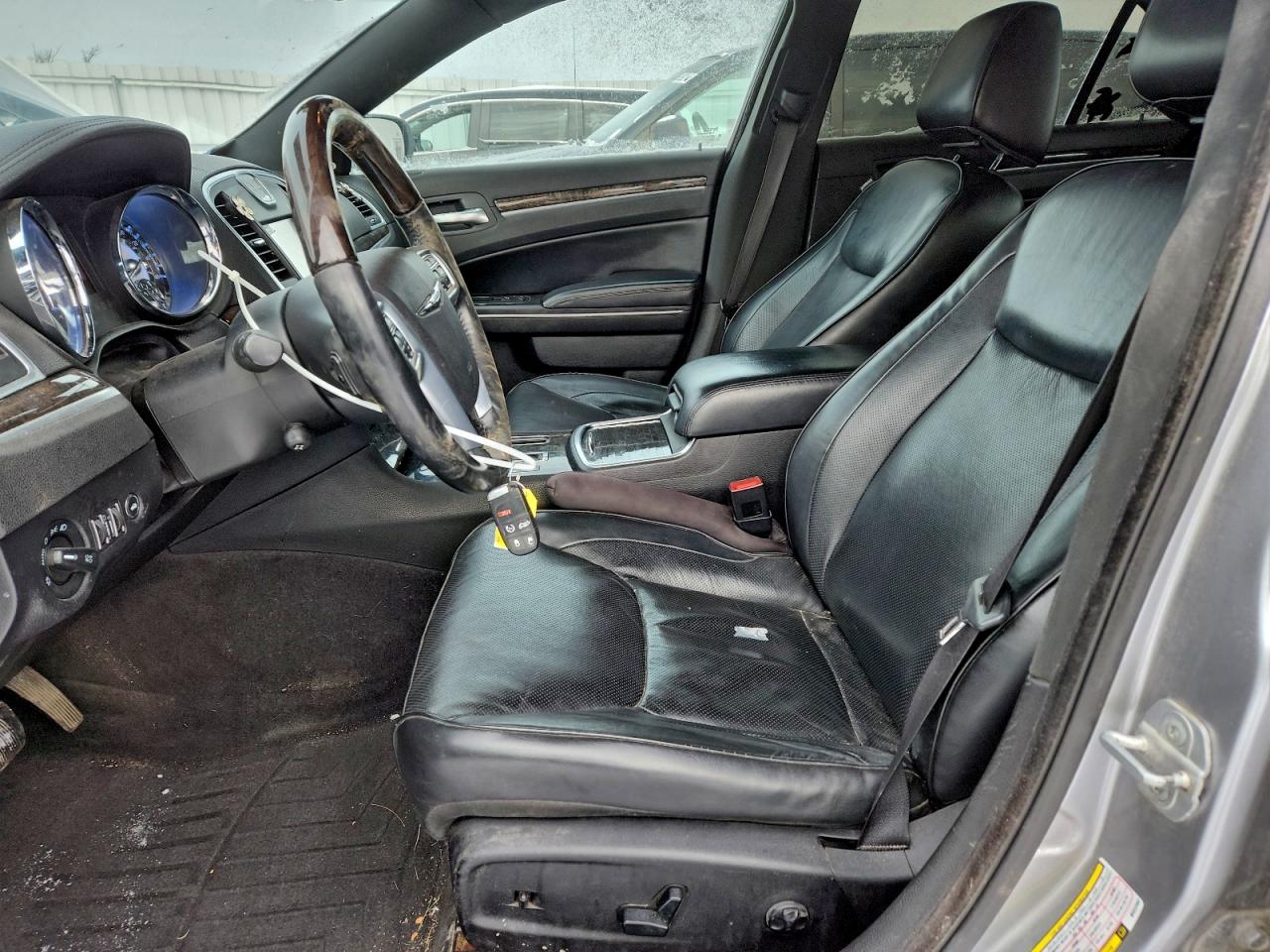 2011 CHRYSLER 300C photo 19