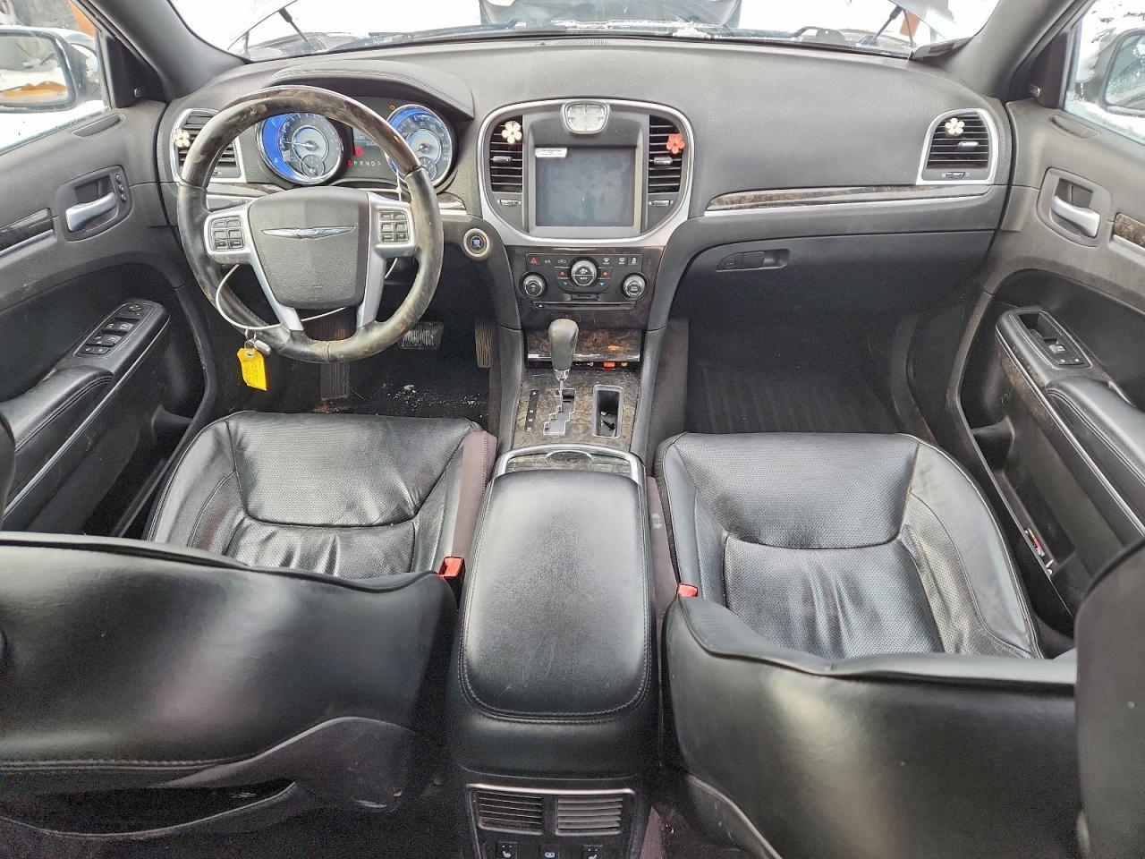 2011 CHRYSLER 300C photo 22