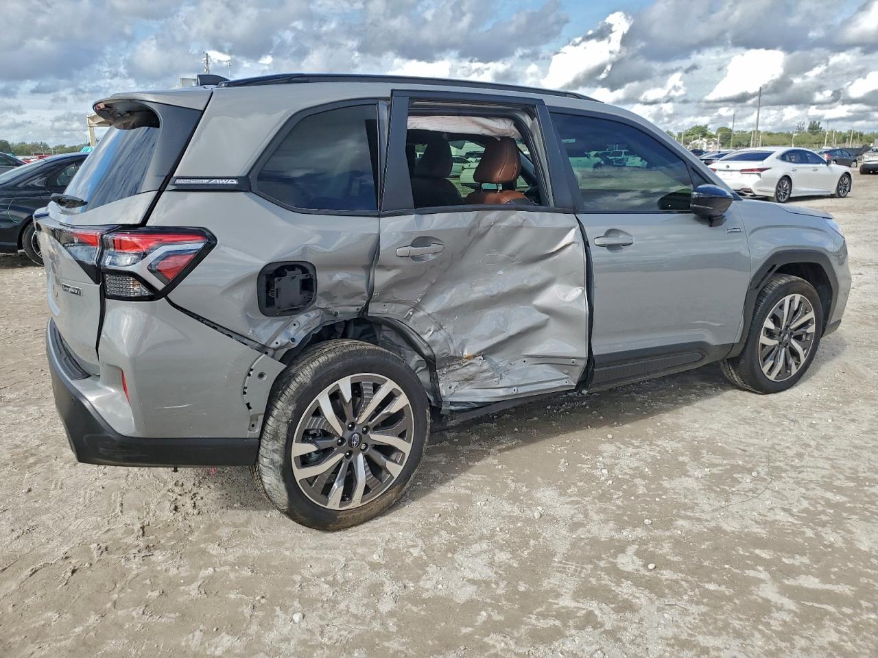 2025 SUBARU FORESTER TOURING photo 3