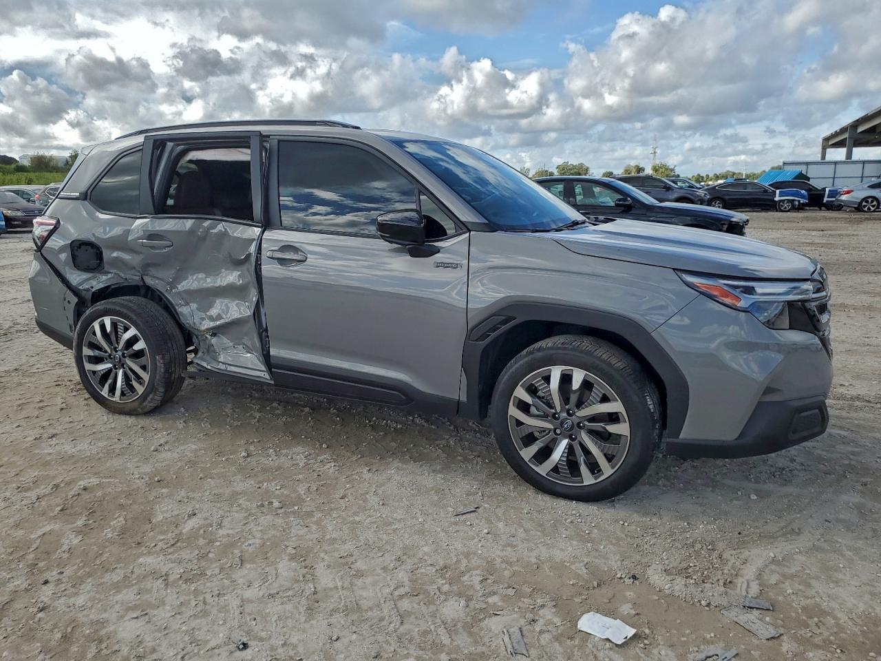 2025 SUBARU FORESTER TOURING photo 4