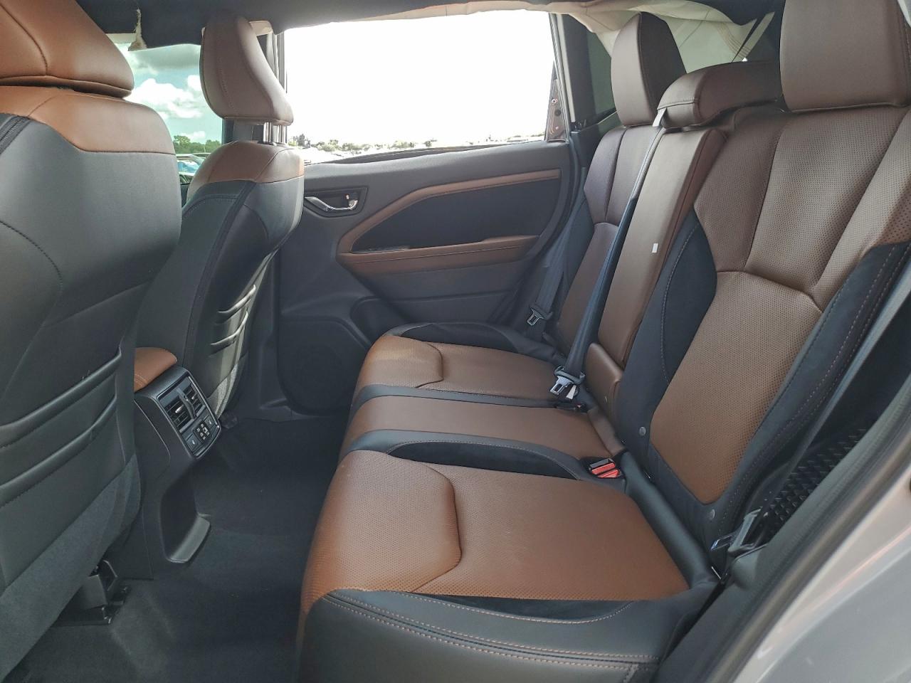 2025 SUBARU FORESTER TOURING photo 11
