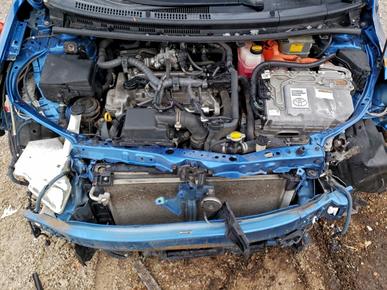 2015 TOYOTA PRIUS C TWO photo 12