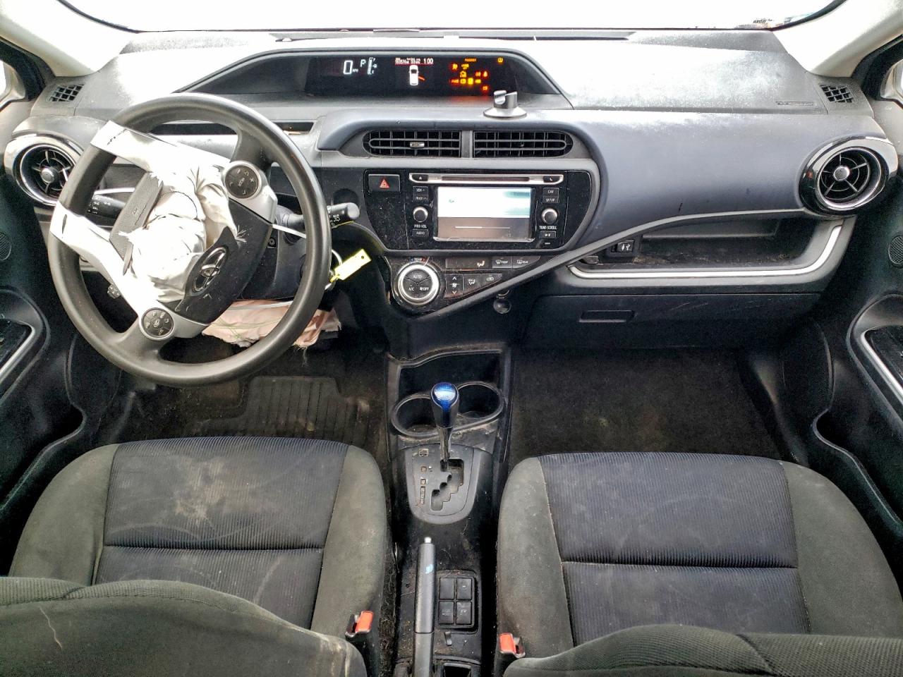 2015 TOYOTA PRIUS C TWO photo 8