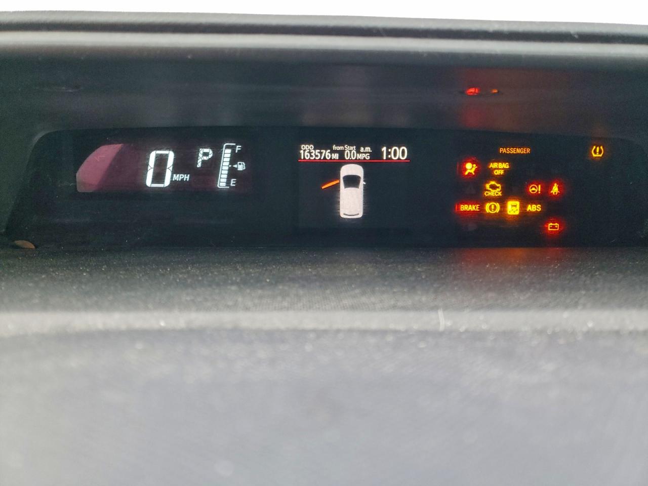 2015 TOYOTA PRIUS C TWO photo 9