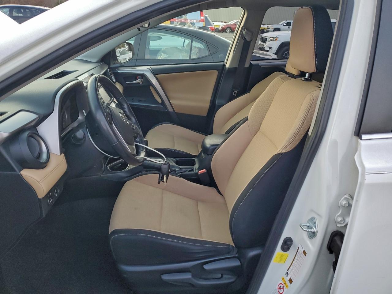 2017 TOYOTA RAV4 XLE photo 19