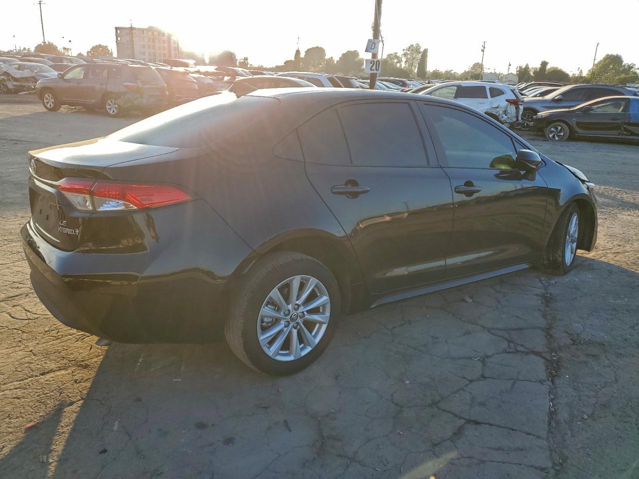 2024 TOYOTA COROLLA LE photo 3