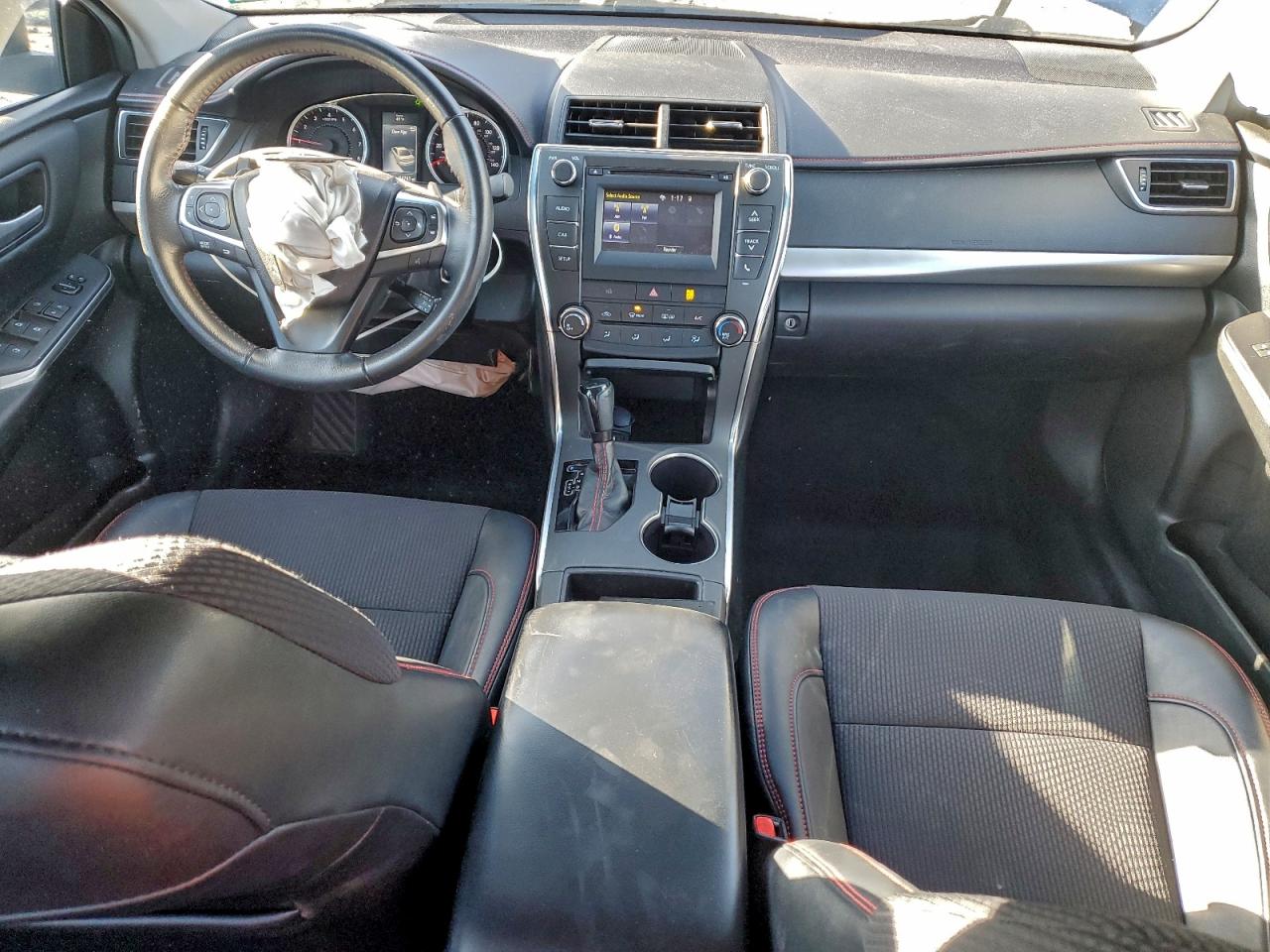 2017 TOYOTA CAMRY LE photo 8