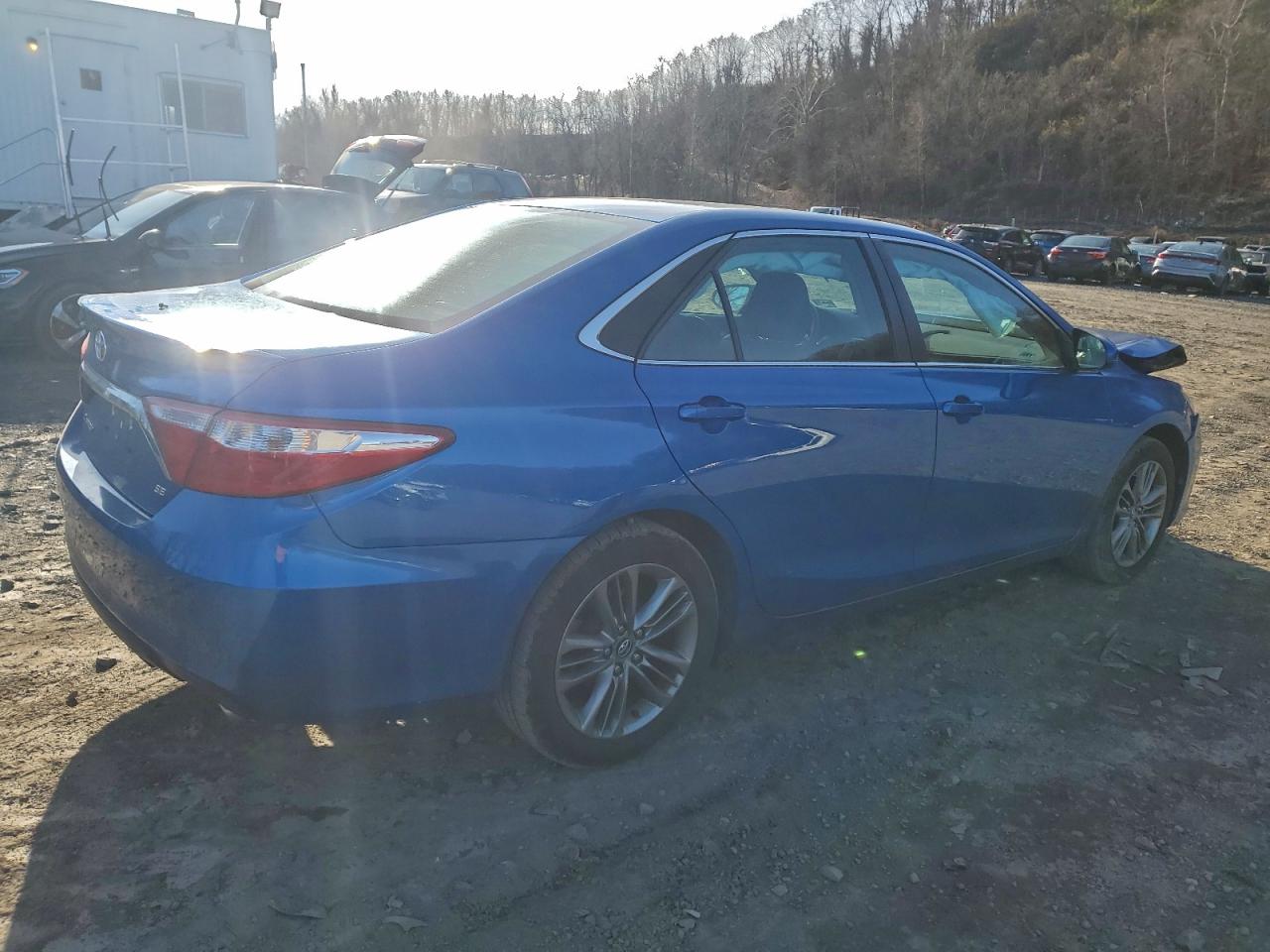 2017 TOYOTA CAMRY LE photo 3