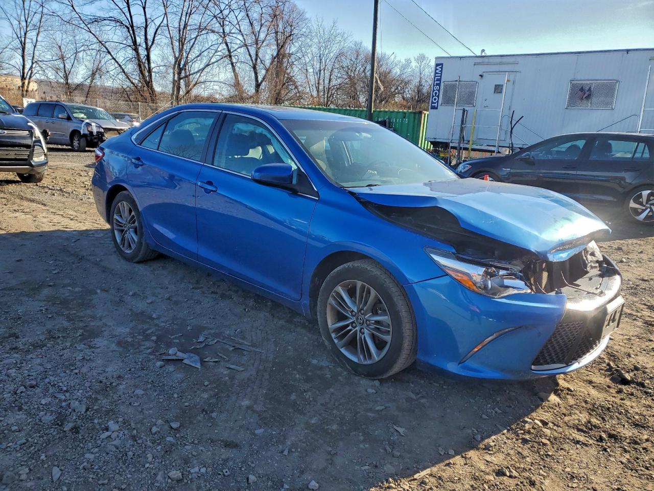 2017 TOYOTA CAMRY LE photo 4