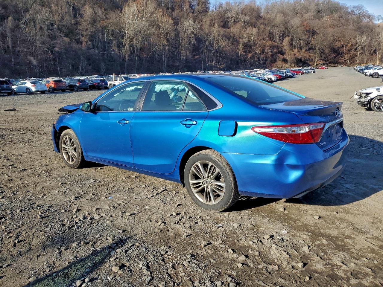 2017 TOYOTA CAMRY LE photo 2