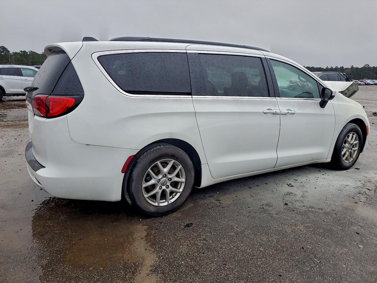 2021 CHRYSLER VOYAGER LXI photo 3
