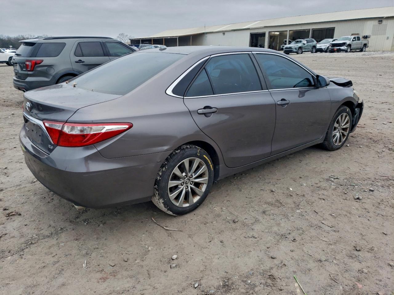 2015 TOYOTA CAMRY XSE photo 3