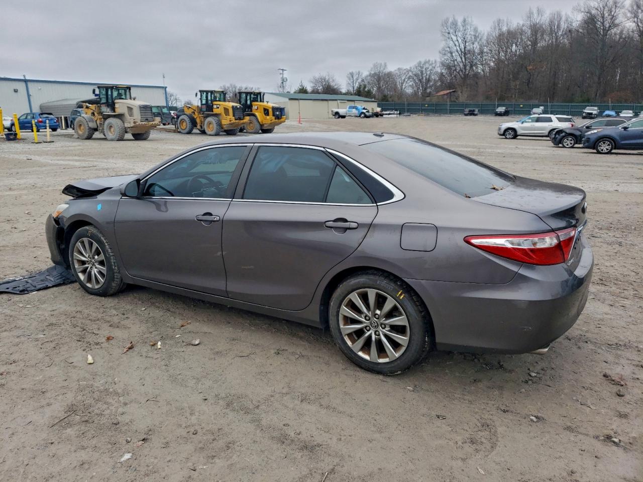 2015 TOYOTA CAMRY XSE photo 2