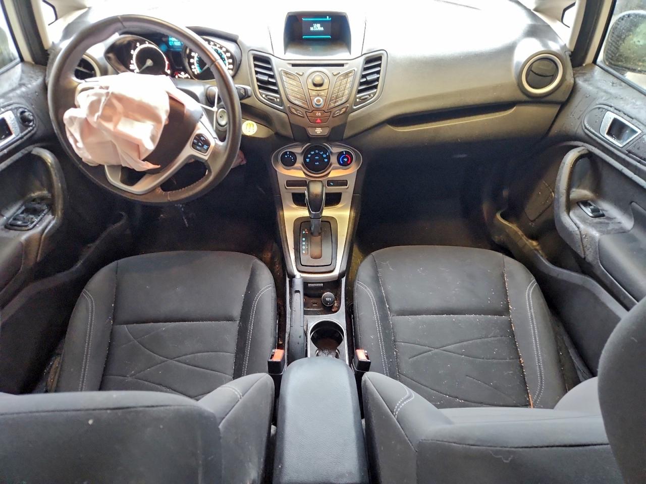 2015 FORD FIESTA SE photo 22